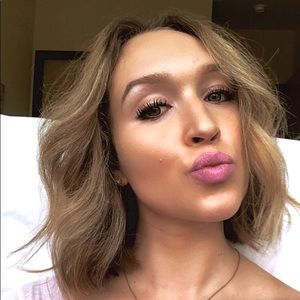 Meet your Posher, Monica